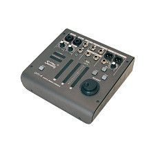 8-канальный микшер Mackie ProFX8v2